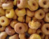Gambar langkah 4 resipi Donut gula.