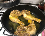 Foto del paso 2 de la receta: Pollo guisado con setas de cultivo y aromas de hierbas provenzales
