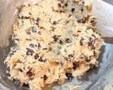 Foto langkah ke 4 dari resep Soft and Chewy Melted Chocolate Cookies.