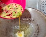 Foto langkah ke 3 dari resep Telur Dadar Gimbal.