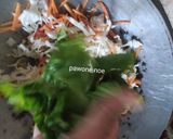 Foto langkah ke 3 dari resep Mie goreng sayur.
