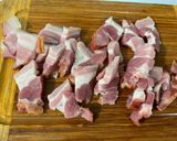 Une image de l'étape 5 de Lentilles brunes aux poivrons rouges et lard fumé.