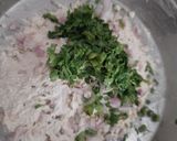 A picture of step 3 of Sindhi dry chilla.