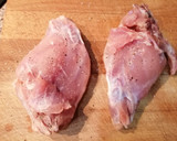 Foto del paso 2 de la receta: Muslos de conejo al vino fino (o manzanilla)