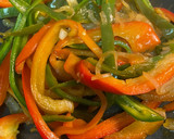 Foto del paso 2 de la receta: Fajitas de pollo con sus salsas