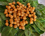 Foto del paso 5 de la receta: Espinacas con garbanzos, huevo frito, soja y miel