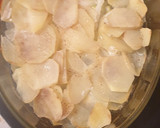 Foto del paso 4 de la receta: Merluza al horno con patatas panadera