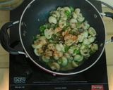 A picture of step 5 of Chilli garlic mushrooms.
