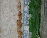 Foto del paso 4 de la receta: Arrollado de arroz relleno (sushi economico)