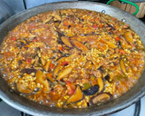 Foto del paso 7 de la receta: Chicharrones de secreto ibérico con setas y arroz en paella