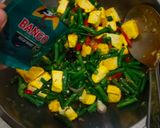 Foto langkah ke 4 dari resep Tumis Kacang Panjang Tahu Kuning.