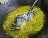 Foto langkah ke 5 dari resep Kepala Kerapu Kuah Kuning.