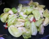 รูปขั้นตอนการทำที่ 5 ของ แขนงผัดหมูกรอบ