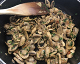 Foto del paso 3 de la receta: Revuelto de champiñones al ajillo