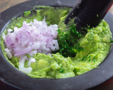 Foto del paso 2 de la receta: Guacamole casero - Fácil, sano y delicioso
