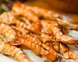 Hình bước làm 4 của món Tôm Nhồi Bơ Tỏi Ngò Tây Đút Lò