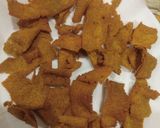 A picture of step 2 of Ribbon aloo snack.