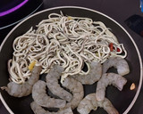 Foto del paso 7 de la receta: Pasta negra con gulas y langostinos