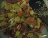 Foto langkah ke 5 dari resep Tumis udang tahu pedas.