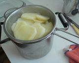 Foto del paso 5 de la receta: Pastel de bacalao y patatas gratinado al horno