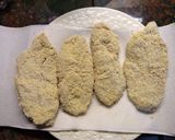 Foto del paso 3 de la receta: Milanesas napolitanas de bondiola de cerdo