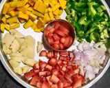 सिझनल वेजी लोडेड सब्जी (seasonal vegetables recipe in Marathi) रेसिपी स्टेप 1 फोटो