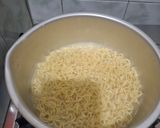 Foto langkah ke 2 dari resep Mie Instan Goreng Rendah Kalori, Tinggi Protein (Telur + Dada Ayam 100gr).