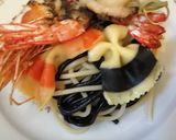 Une image de l'étape 6 de Spaghetti à l'encre de seiche gambas.