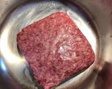 A picture of step 1 of Spicy Cheesy Beef Pasta.
