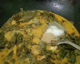 Foto langkah ke 3 dari resep 07. Sayur daun singkong ayam favorit suami.