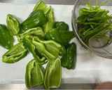A picture of step 1 of Japanese Tuna and Green Sweet Peppers.