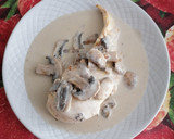 Foto del paso 3 de la receta: Pechuga de pollo en crema de champiñones🍄