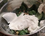 Foto del passaggio 6 della ricetta Linguine all acciughe, pesto di basilico, burrata e pistacchi con acciughe croccanti
