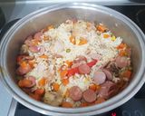 Foto del paso 6 de la receta: Arroz con pollo, zanahoria, maíz, guisantes y salchicha