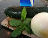 Foto del paso 1 de la receta: Gazpacho griego de calabacín, yogurt y menta 🥒
