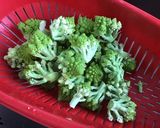 Une image de l'étape 3 de Poêlée de chou romanesco à la crème et emmental.