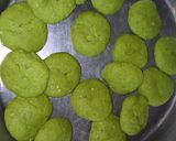 A picture of step 3 of Palak (Spinach) Puris.