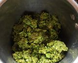 A picture of step 2 of Matar pakoda.