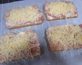 Foto del paso 2 de la receta: Tosta con bechamel, jamón y queso