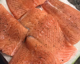 Foto del paso 1 de la receta: Salmón con cebolla y Ensalada Rusa