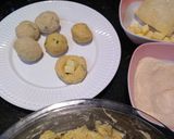 Foto do passo 2 de Bolinho de mandioca com frango e queijo 😋