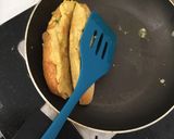 Foto langkah ke 5 dari resep Roti John ala Fiber Creme.