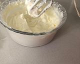 Foto del paso 3 de la receta: Postre en copa 🍧 de frutillas con crema