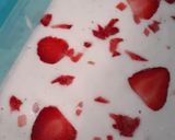 Foto langkah ke 6 dari resep Es Krim Stroberi Segar.
