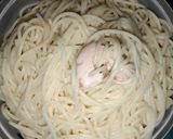 Foto langkah ke 3 dari resep Spaghetti "Sosis-Cumi" Saus Bolognese.