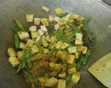 Foto langkah ke 2 dari resep Tahu Udang Buncis Kuah Kuning.
