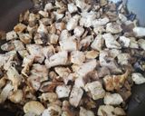 Foto del paso 2 de la receta: Quiche de pollo y champiñones 🍄