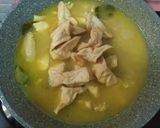 Foto langkah ke 4 dari resep Kare Ayam Tahu Wortel.