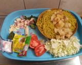 Foto langkah ke 2 dari resep Mie kuning enak.