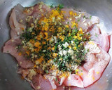 Foto del paso 3 de la receta: Feletes de pollo marinados en jengibre, cardamomo y cúrcuma